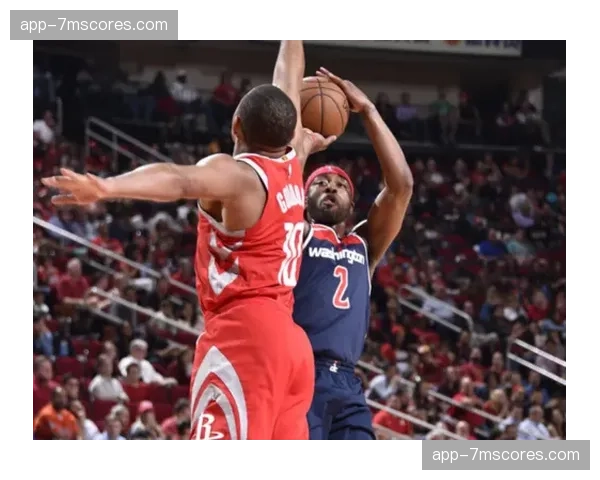 雷恩小将杜埃精彩突破助攻,引爆主场球迷热情 雷恩小将杜埃精彩突破助攻,引爆主场球迷热情