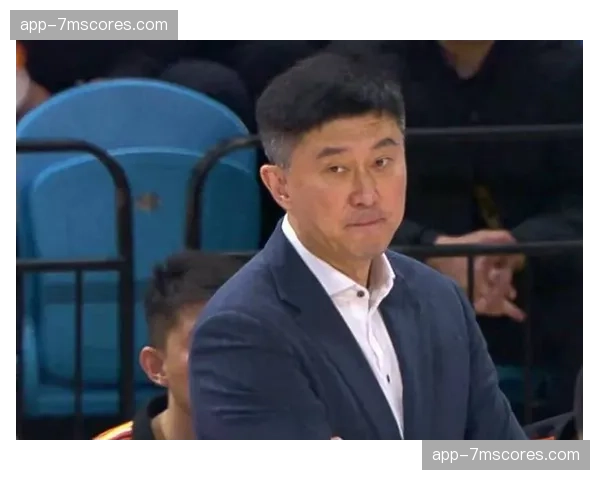 广东队全队飞抵乌鲁木齐，杜锋强调“专注最后一场”